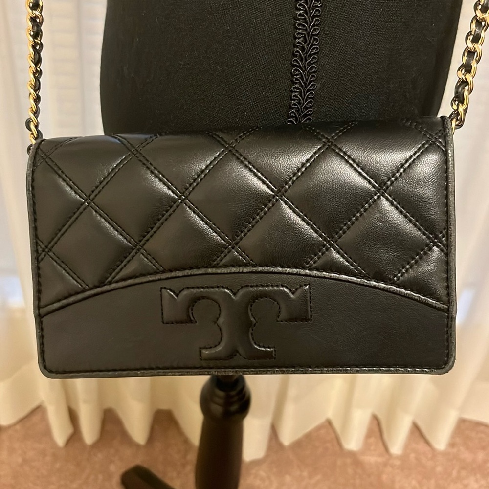 Tory Burch wallet crossbody bag !